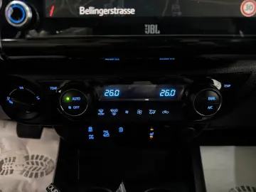 TOYOTA Hilux Invincible ACC Rollo el.AHK Garantie 2028