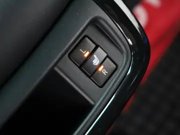 TOYOTA Hilux Invincible ACC Rollo el.AHK Garantie 2028