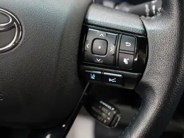 TOYOTA Hilux Invincible ACC Rollo el.AHK Garantie 2028