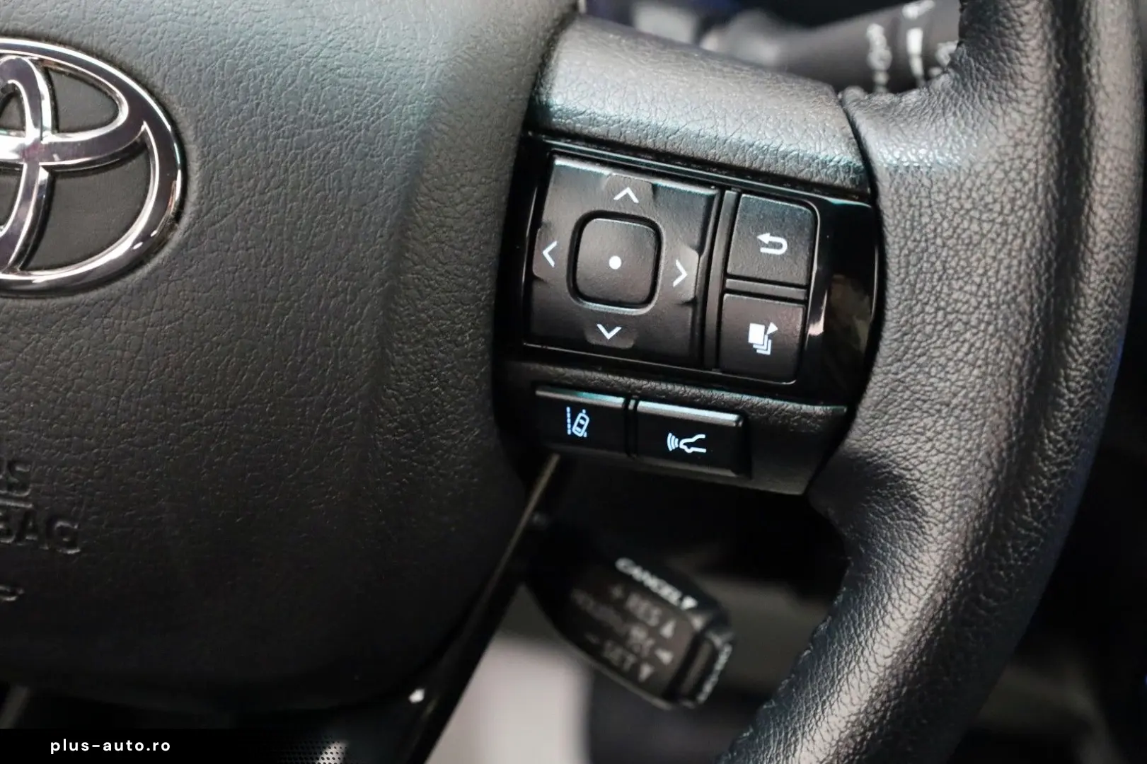 TOYOTA Hilux Invincible ACC Rollo el.AHK Garantie 2028