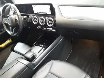 MERCEDES-BENZ GLA 250 e 8G-DCT Style Navi