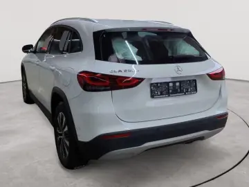 MERCEDES-BENZ GLA 250 e 8G-DCT Style BusiP LED SHZ