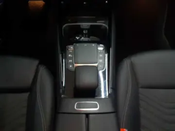 MERCEDES-BENZ GLA 250 e 8G-DCT Style BusiP LED SHZ
