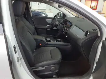 MERCEDES-BENZ GLA 250 e 8G-DCT Style BusiP LED SHZ