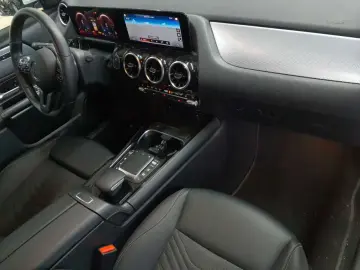 MERCEDES-BENZ GLA 250 e 8G-DCT Style BusiP LED SHZ