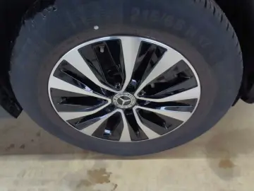 MERCEDES-BENZ GLA 250 e 8G-DCT Style BusiP LED SHZ