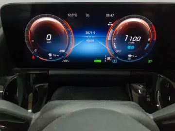 MERCEDES-BENZ GLA 250 e 8G-DCT Style BusiP LED SHZ