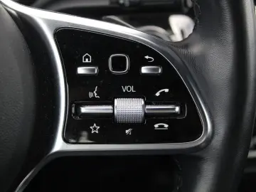 MERCEDES-BENZ GLA 250 e Style  AHK LED KAMERA AMBIENTEB.