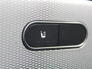 MERCEDES-BENZ GLA 250 e Style  AHK LED KAMERA AMBIENTEB.