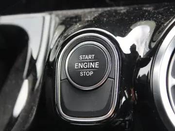 MERCEDES-BENZ GLA 250 e Style  AHK LED KAMERA AMBIENTEB.