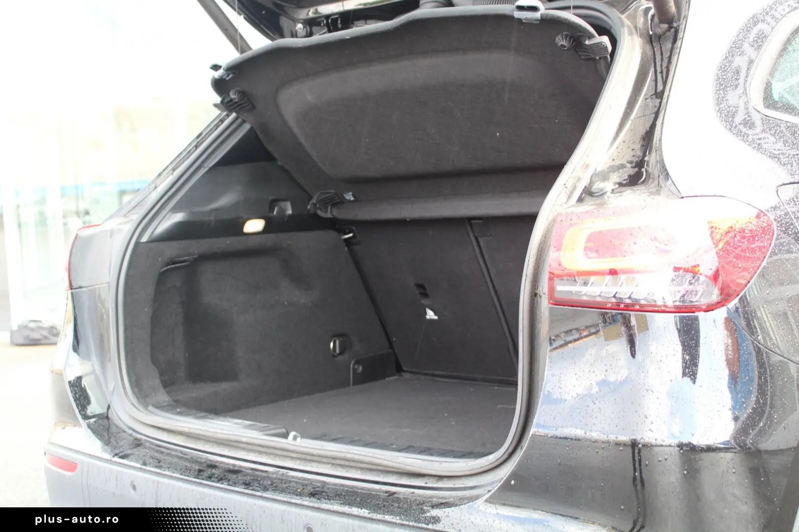 MERCEDES-BENZ GLA 250 e Style  AHK LED KAMERA AMBIENTEB.