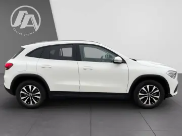 MERCEDES-BENZ GLA 250 e Style MBUX LED PDC Kam Apple