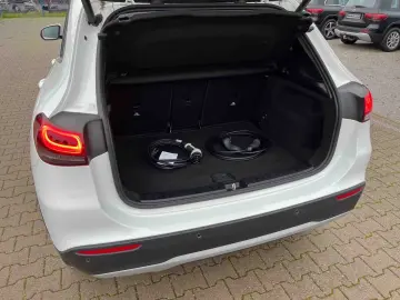 MERCEDES-BENZ GLA 250 e Style MBUX LED PDC Kam Apple