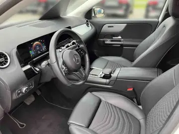 MERCEDES-BENZ GLA 250 e Style MBUX LED PDC Kam Apple