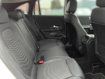 MERCEDES-BENZ GLA 250 e Style MBUX LED PDC Kam Apple