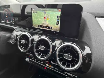 MERCEDES-BENZ GLA 250 e Style MBUX LED PDC Kam Apple