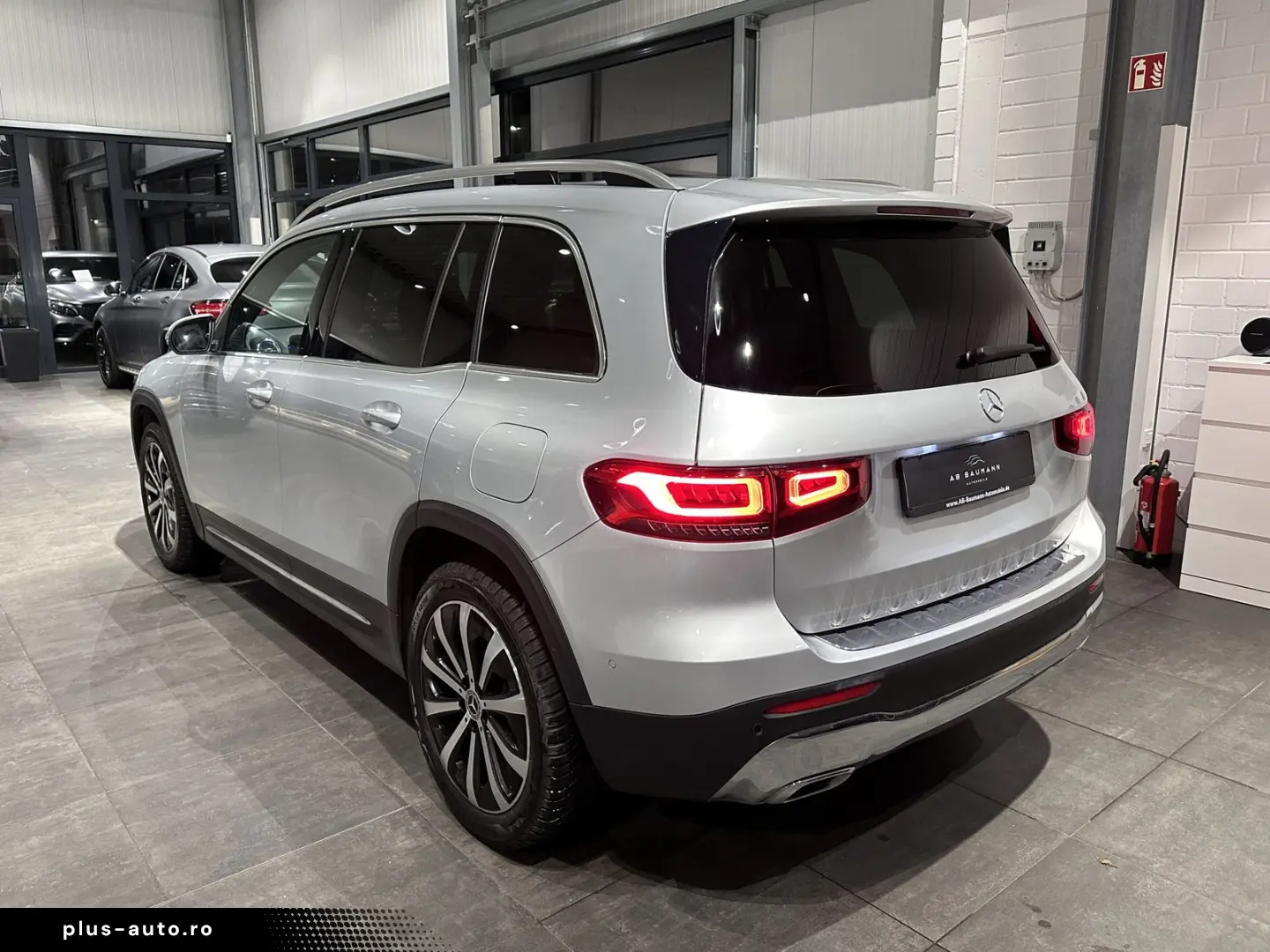 MERCEDES-BENZ GLB 200