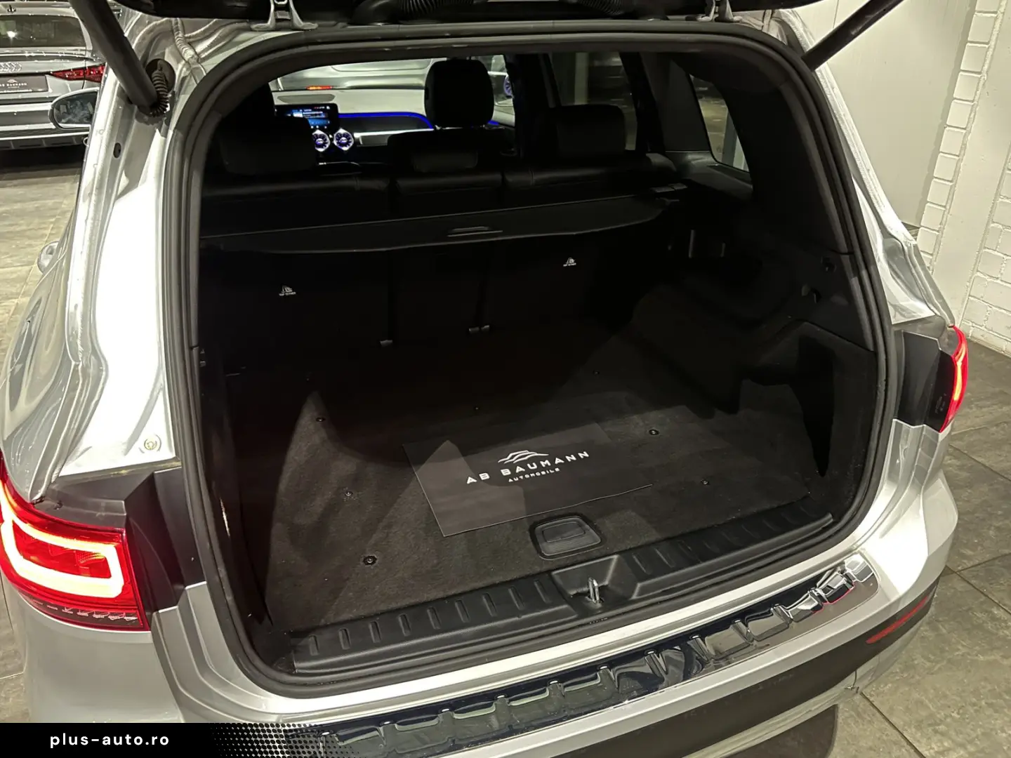 MERCEDES-BENZ GLB 200