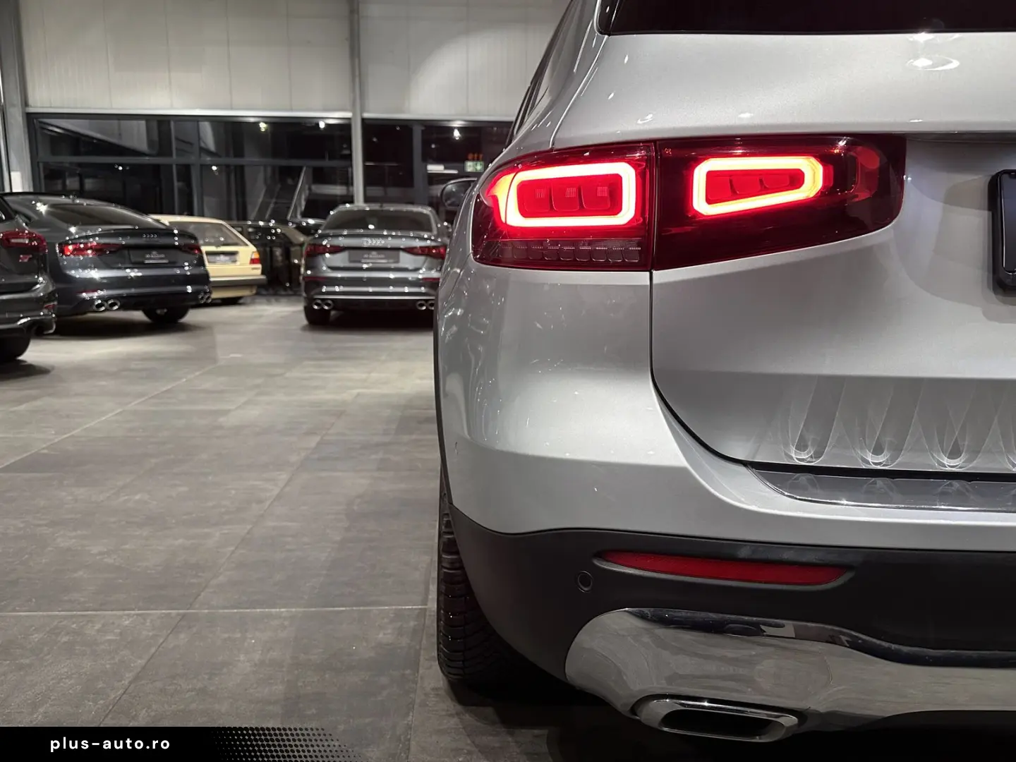 MERCEDES-BENZ GLB 200