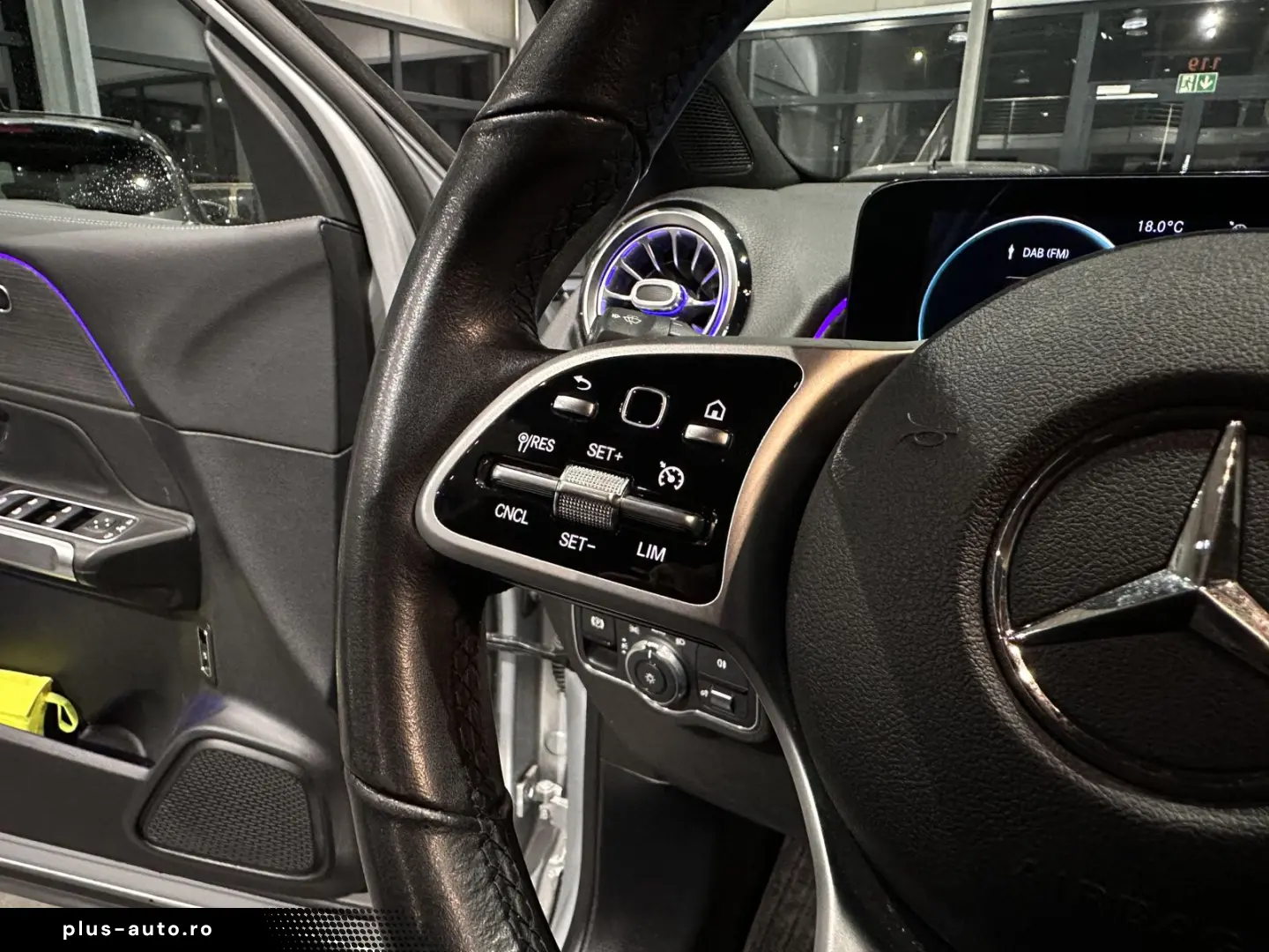 MERCEDES-BENZ GLB 200