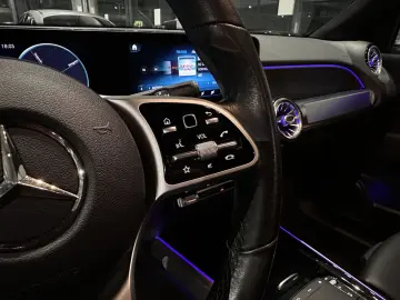 MERCEDES-BENZ GLB 200