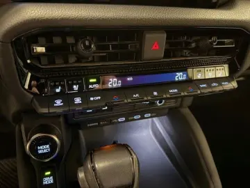 TOYOTA Land Cruiser 2.8 D-4D 4WD Executive Automatik