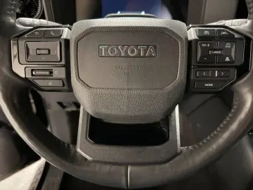 TOYOTA Land Cruiser 2.8 D-4D 4WD Executive Automatik