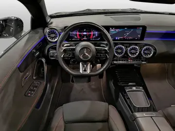 MERCEDES-BENZ AMG CLA 35 4M PREMIUM PANO-SD 360KAM BURMESTER