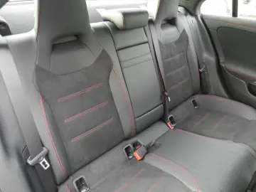 MERCEDES-BENZ CLA 250 4MATIC Coupé AMG MBEAM AMBIENTE MBUX