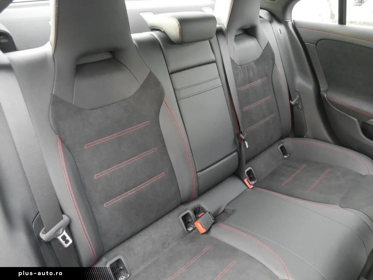 MERCEDES-BENZ CLA 250 4MATIC Coupé AMG MBEAM AMBIENTE MBUX