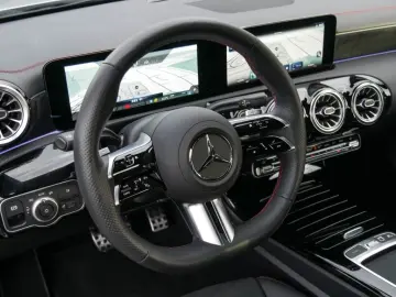 MERCEDES-BENZ CLA 250 4MATIC Coupé AMG MBEAM AMBIENTE MBUX