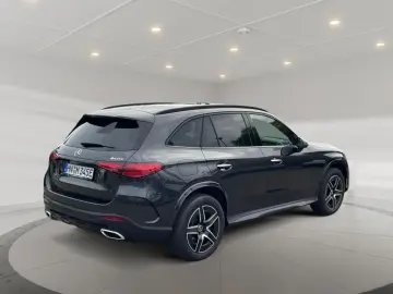 MERCEDES-BENZ GLC 300 e 4M  AMG 19Z Night Pano AHK Fahrass.