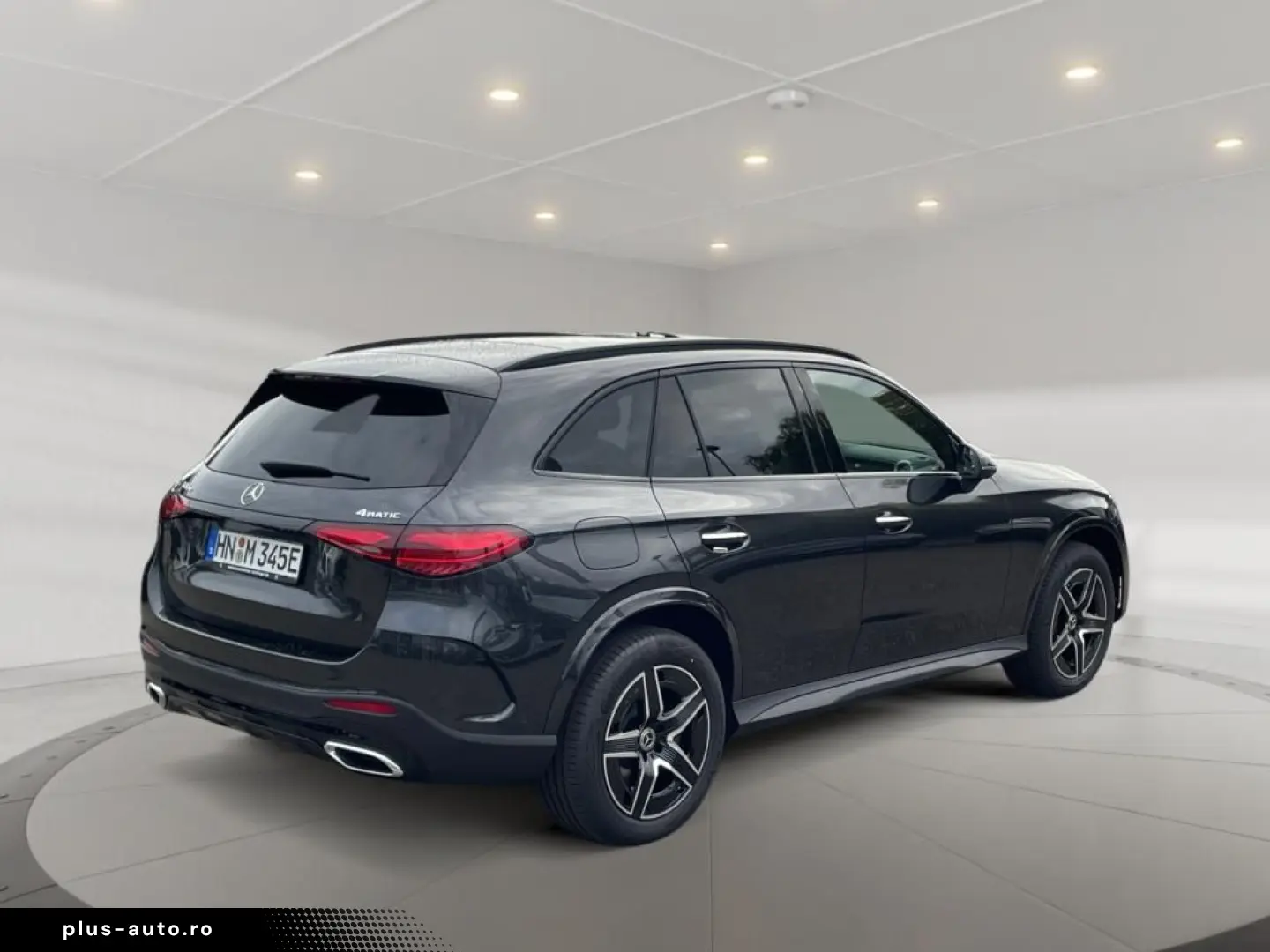 MERCEDES-BENZ GLC 300 e 4M  AMG 19Z Night Pano AHK Fahrass.