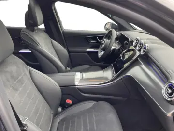 MERCEDES-BENZ GLC 300 e 4M  AMG 19Z Night Pano AHK Fahrass.