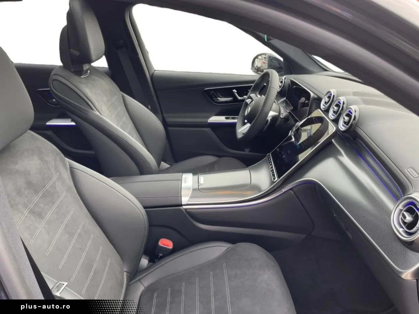 MERCEDES-BENZ GLC 300 e 4M  AMG 19Z Night Pano AHK Fahrass.