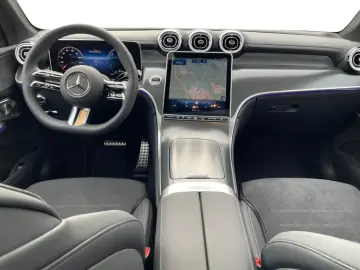 MERCEDES-BENZ GLC 300 e 4M  AMG 19Z Night Pano AHK Fahrass.