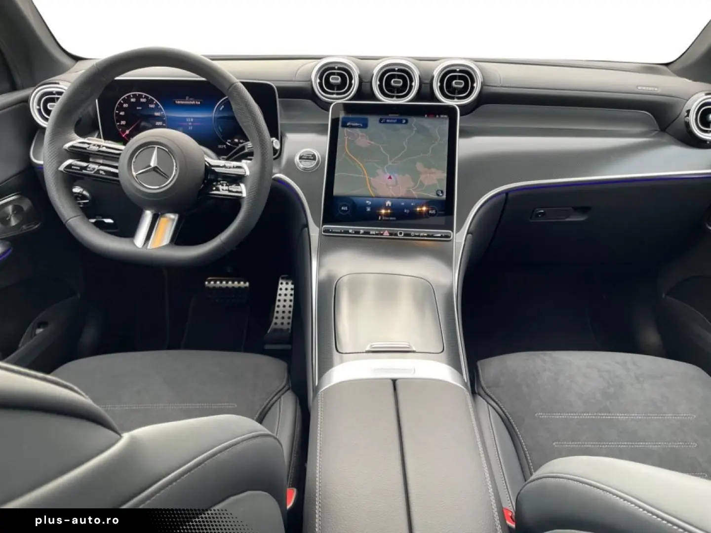 MERCEDES-BENZ GLC 300 e 4M  AMG 19Z Night Pano AHK Fahrass.