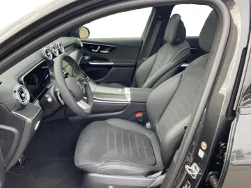 MERCEDES-BENZ GLC 300 e 4M  AMG 19Z Night Pano AHK Fahrass.