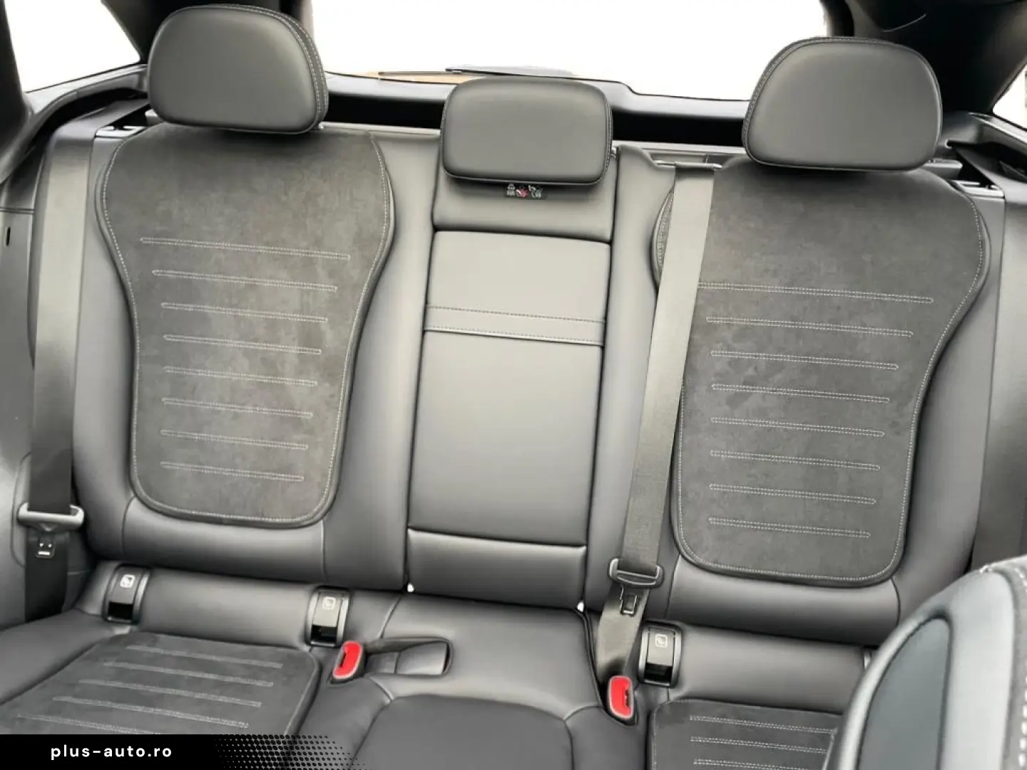 MERCEDES-BENZ GLC 300 e 4M  AMG 19Z Night Pano AHK Fahrass.