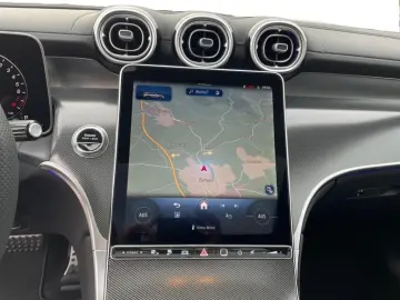 MERCEDES-BENZ GLC 300 e 4M  AMG 19Z Night Pano AHK Fahrass.