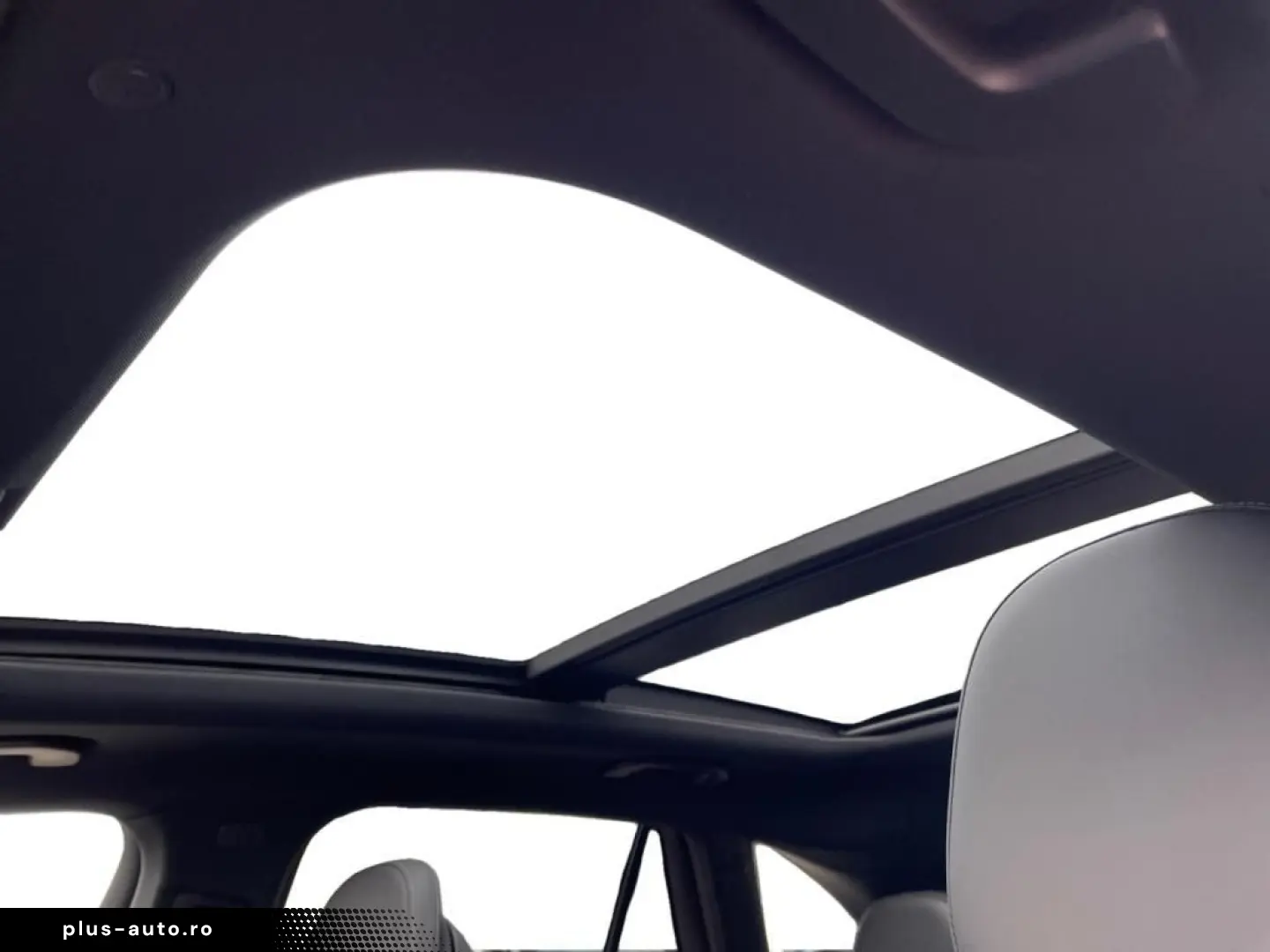 MERCEDES-BENZ GLC 300 e 4M  AMG 19Z Night Pano AHK Fahrass.