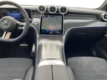 MERCEDES-BENZ GLC 300 e 4M  AMG 19Z Night Pano AHK Fahrass.