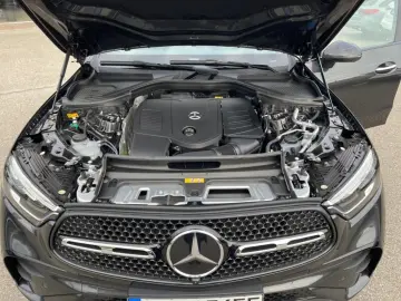 MERCEDES-BENZ GLC 300 e 4M  AMG 19Z Night Pano AHK Fahrass.