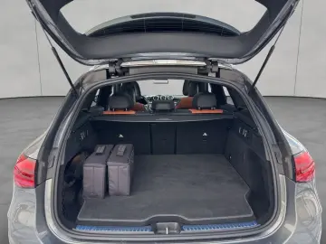 MERCEDES-BENZ GLC 300 e 4M AMG Panodach Dig.Light 360