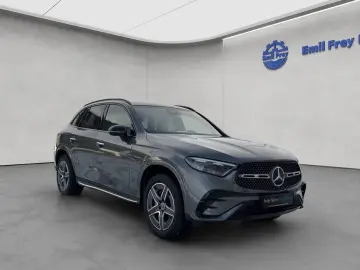 MERCEDES-BENZ GLC 300 e 4M AMG Panodach Dig.Light 360