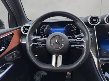 MERCEDES-BENZ GLC 300 e 4M AMG Panodach Dig.Light 360