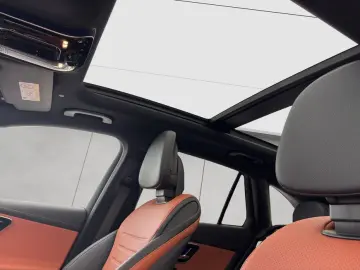 MERCEDES-BENZ GLC 300 e 4M AMG Panodach Dig.Light 360