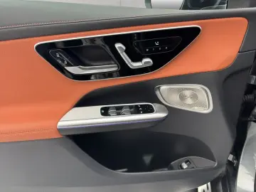 MERCEDES-BENZ GLC 300 e 4M AMG Panodach Dig.Light 360