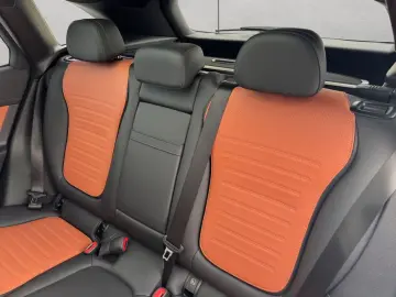 MERCEDES-BENZ GLC 300 e 4M AMG Panodach Dig.Light 360