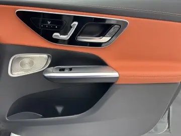 MERCEDES-BENZ GLC 300 e 4M AMG Panodach Dig.Light 360